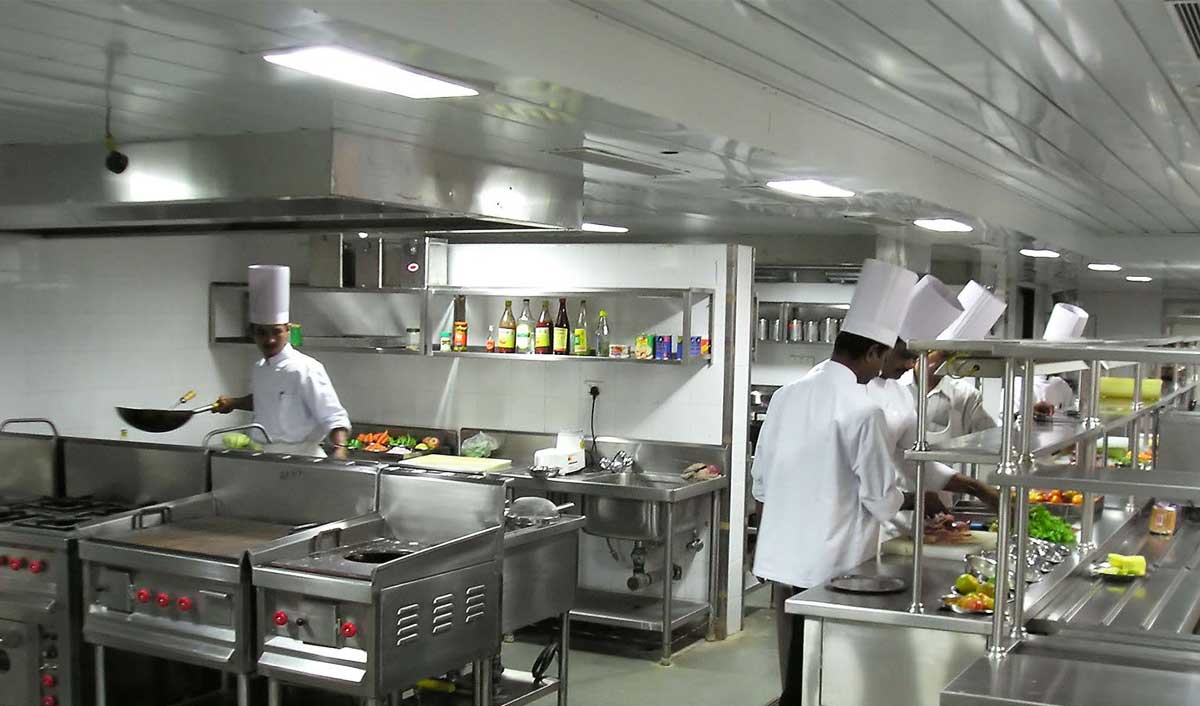 https://restaurantindia.s3.ap-south-1.amazonaws.com/s3fs-public/2019-12/Cloud-kitchen.jpg