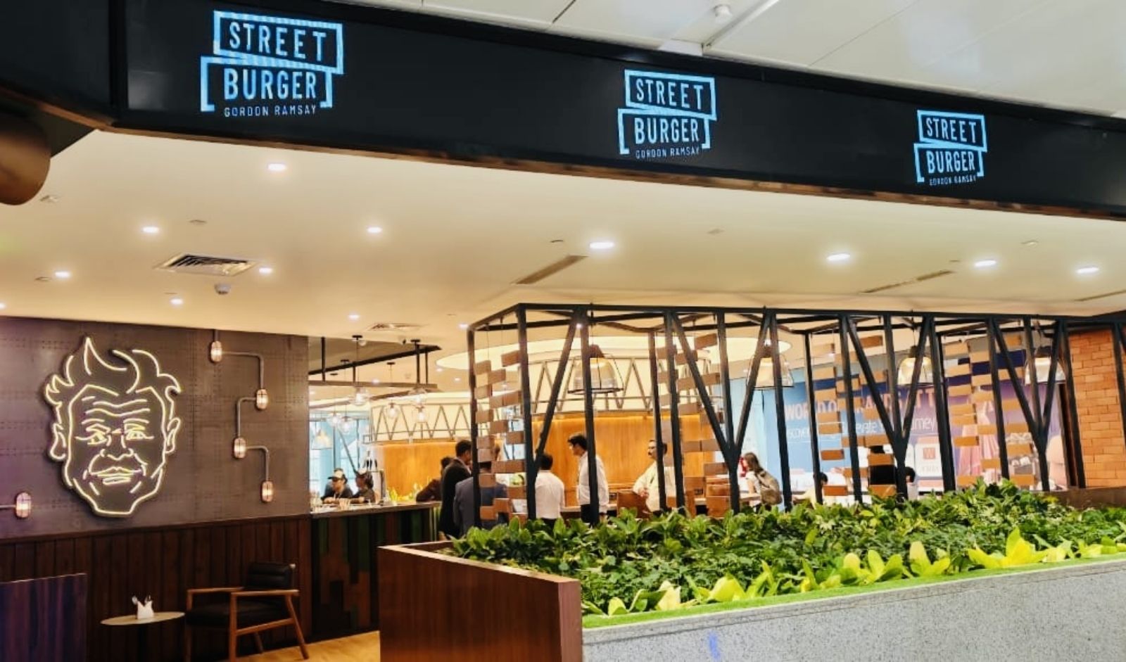 Restaurant India News:  Gordon Ramsay Restaurants Enters India with Street Burger at IGI Airport