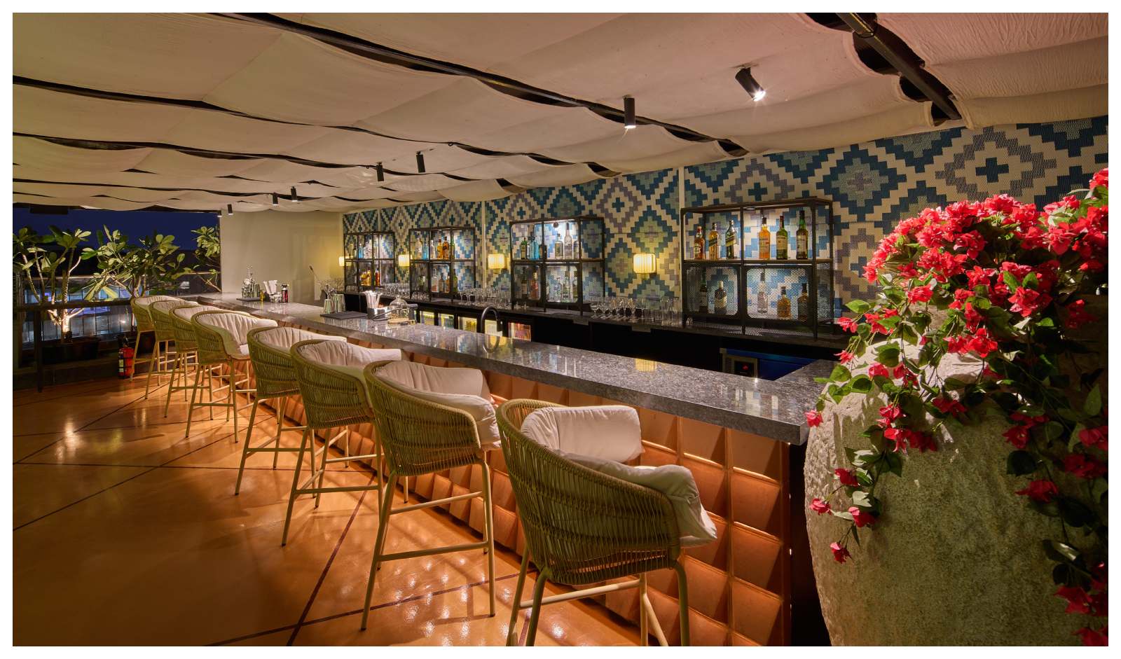 Restaurant India News: Bombay Swim Club Debuts as Mumbai’s First Rooftop Day Club at ICONIQA