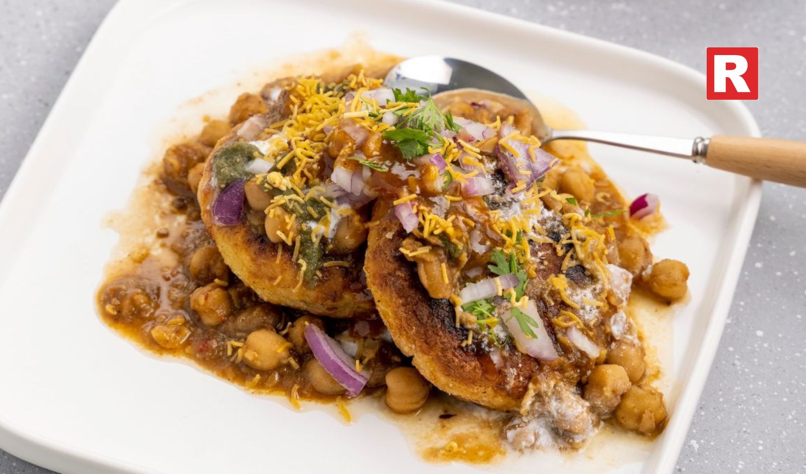 9 Types of Aloo Tikki Chaat That Rule Lucknow’s Streets