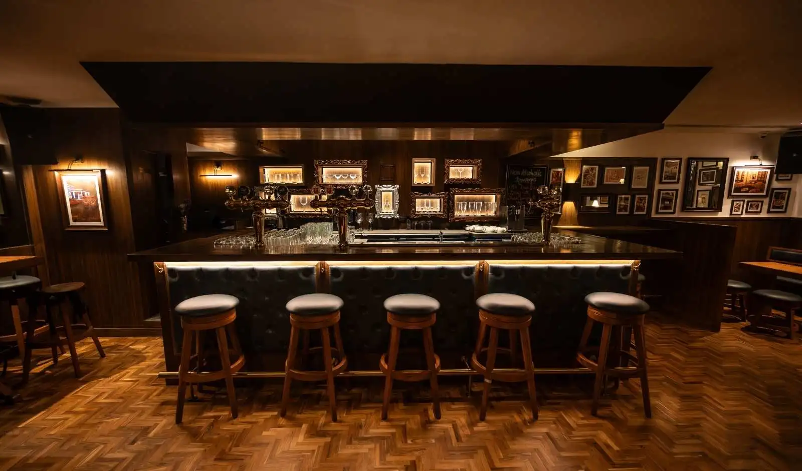 Restaurant India News: Woodside Inn Opens Bengaluru Outpost in Indiranagar with 14 Beers on Tap