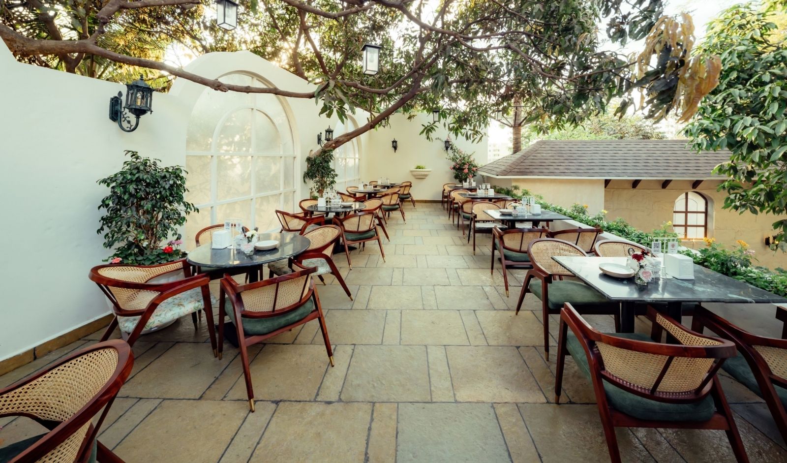 Restaurant India News: Roxie & Barry Launches in Bengaluru as India’s First Indo-Italian Crafthouse