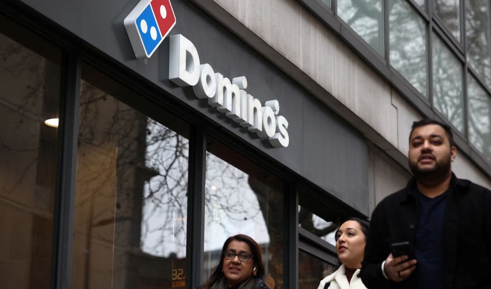Restaurant India News: Domino’s Cuts Growth Outlook as Inflation and Competition Hit Pizza Demand