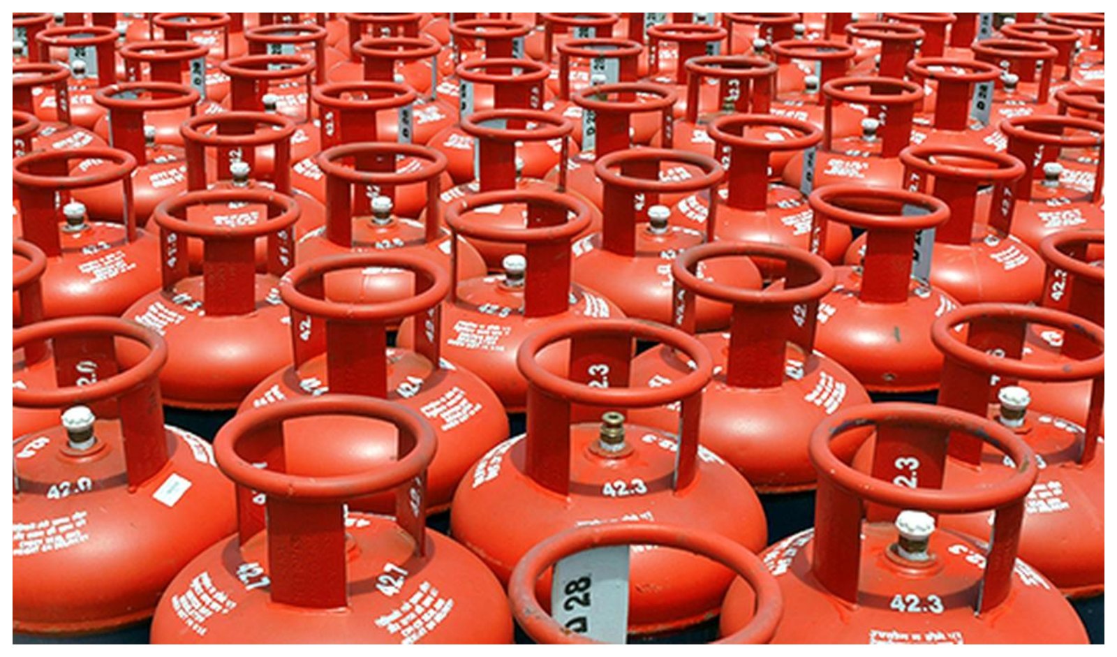 Rising Heat, Rising Costs: How LPG Price Hikes Are Reshaping India’s Restaurant Kitchens