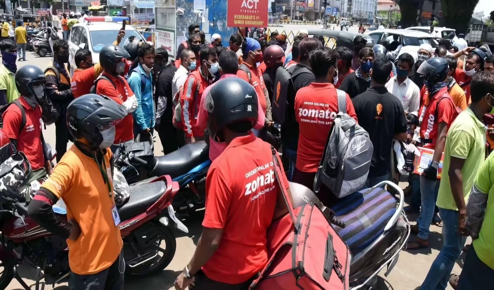 Restaurant India News: Swiggy and Zomato Delivery Costs May Rise as Fuel Prices Increase