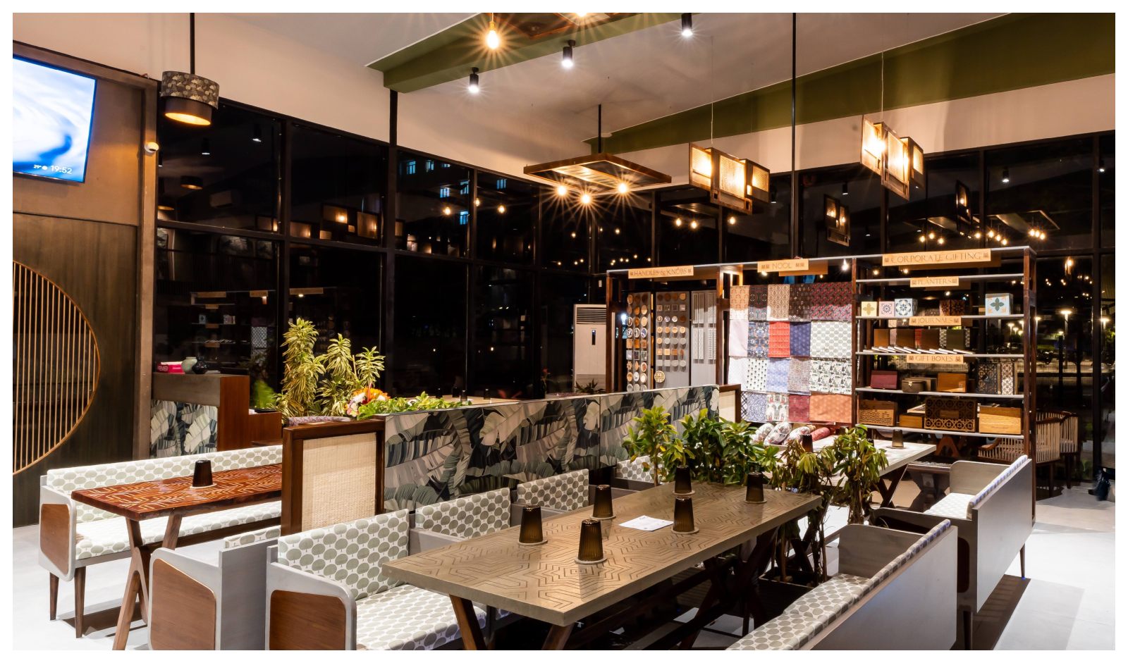 The Restaurant-Retail Blend