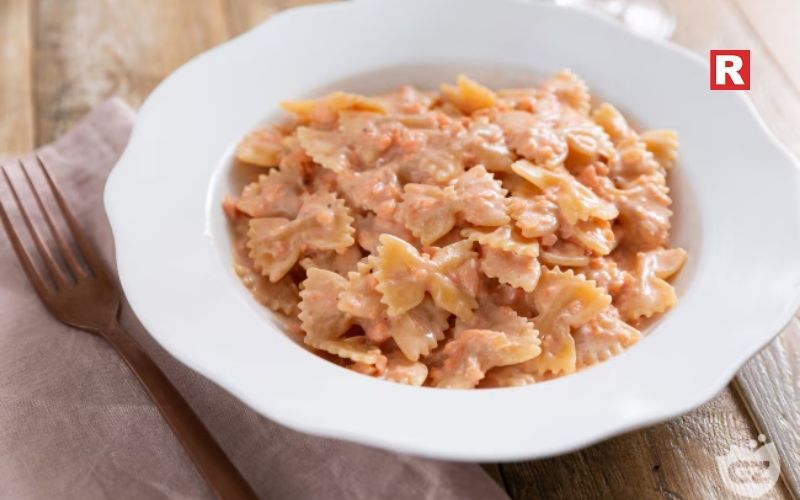 16. Farfalle al Salmone