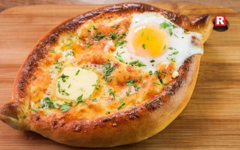 2. Khachapuri (Georgia)