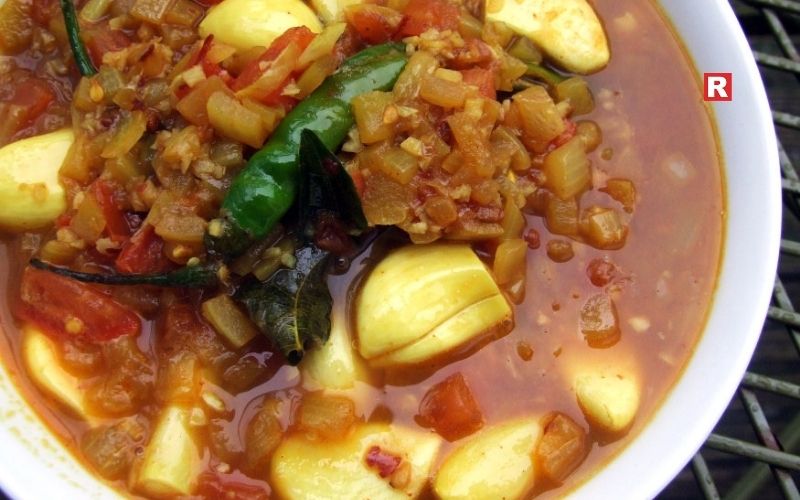 3. Garlic in Indian Curries and Gravies