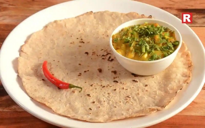 7. Pithla Bhakri (Traditional Maharashtrian Meal)