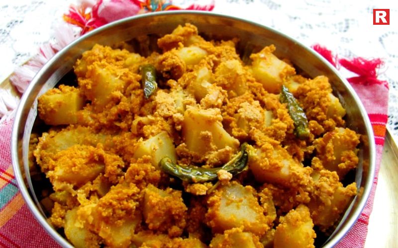 Aloo Posto (Potatoes in Poppy Seed Paste)