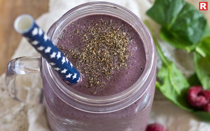 Berry Smoothie with Flaxseeds