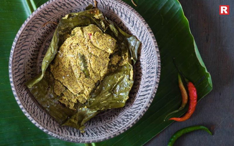 Bhetki Paturi (Fish Wrapped in Banana Leaf)