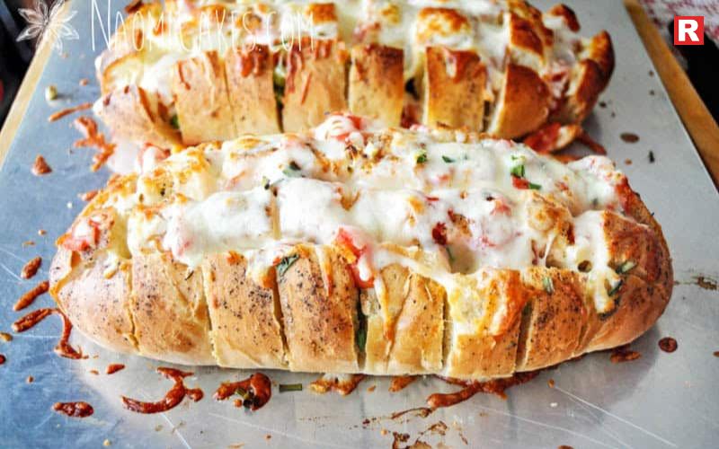Cheese-Stuffed Garlic Bread – The Pull-Apart Fantasy