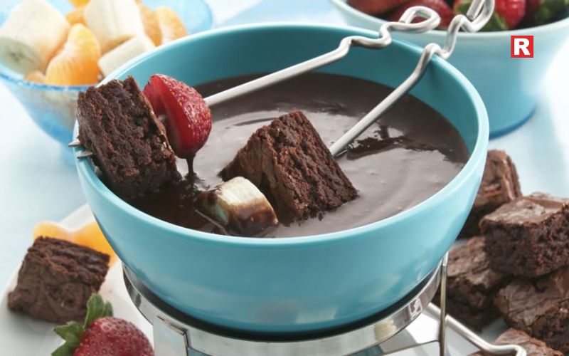 Chocolate Fondue with Fruits and Brownies