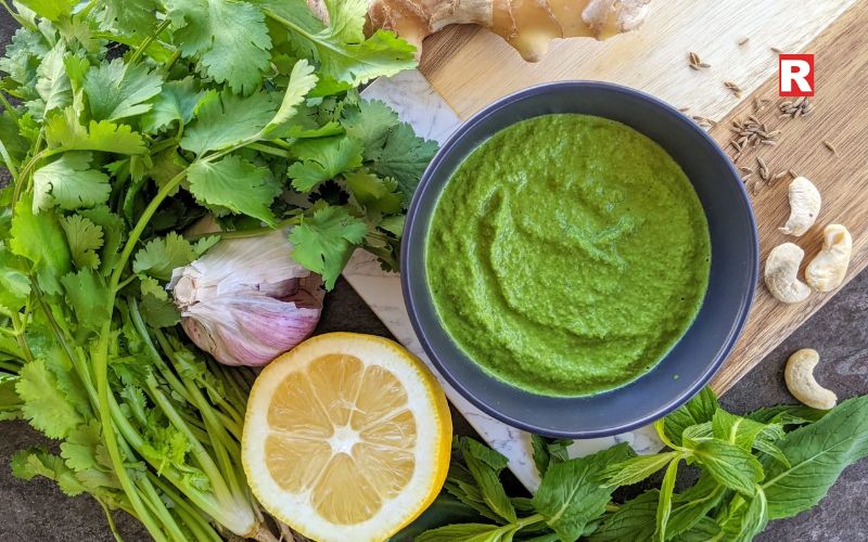 Coriander Chutney (Dhaniya Chutney)