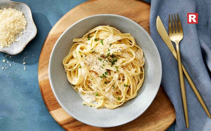 2. Fettuccine Alfredo