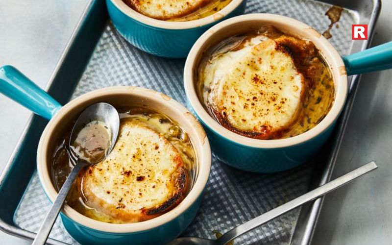 French Onion Soup (Vegetarian Version): A Warm Parisian Classic