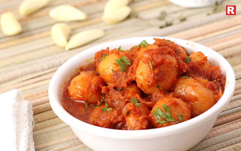 Lasaniya Bataka (Garlic Potatoes)