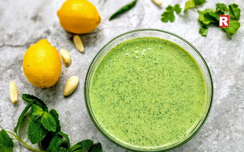 Mint Chutney (Pudina Chutney)