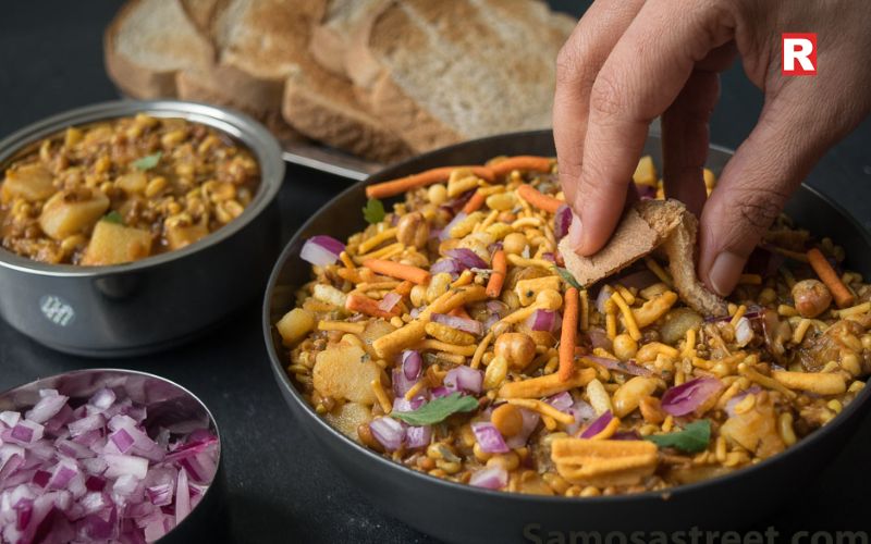 Misal Pav – Mumbai’s Spicy Monsoon Favorite