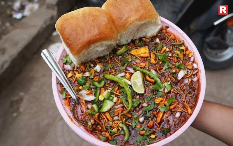 Misal Pav – The Spicy Street Star