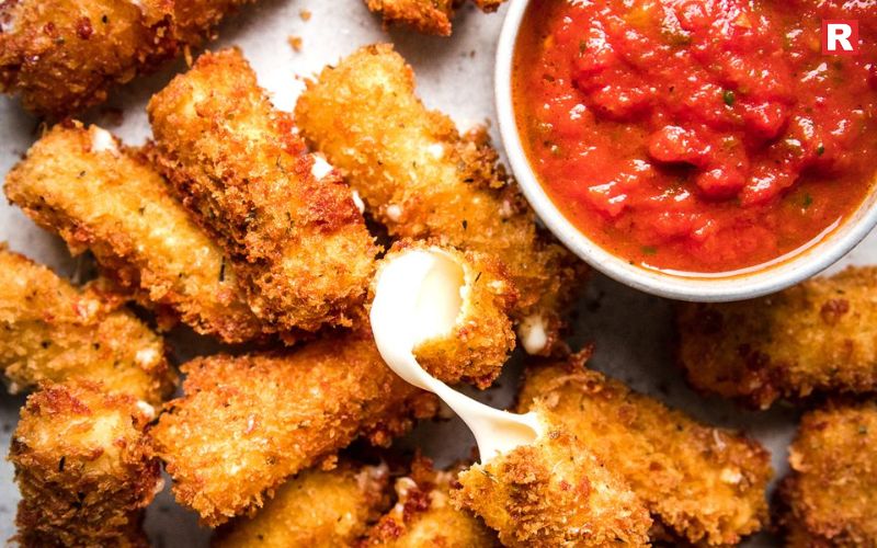 Mozzarella Sticks – The Crunchy Gooey Snack