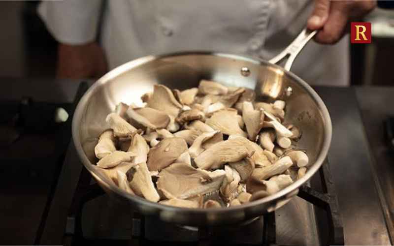 Mushrooms Can Cook in Their Own Moisture