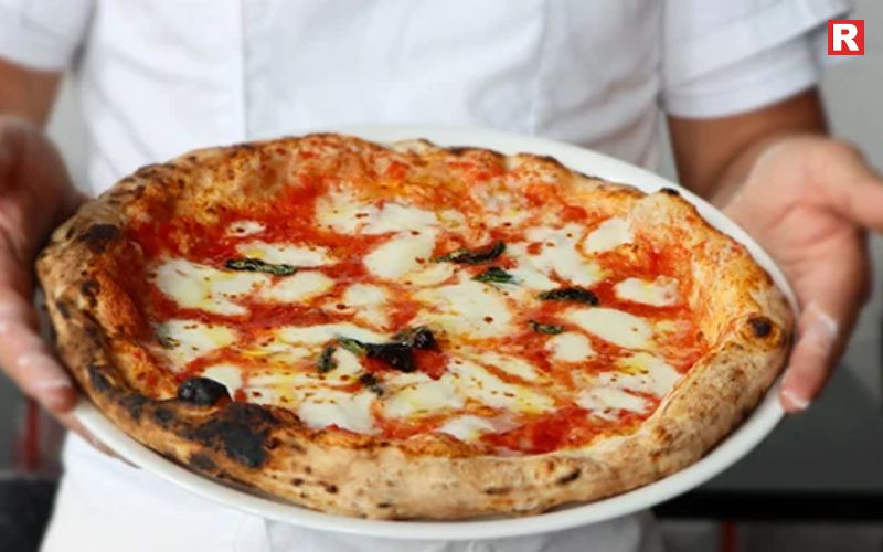 Pizza Margherita – Italy’s Melty Masterpiece