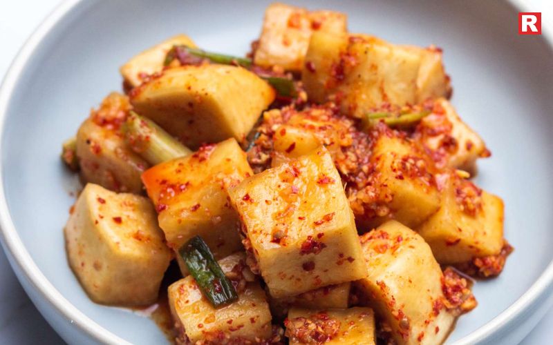 Radish Kimchi (Kkakdugi)