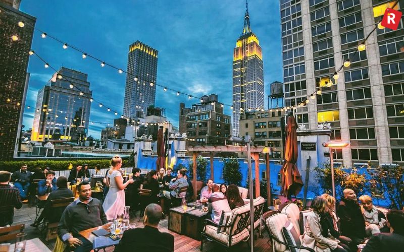 Rooftop Bars – Sipping with a Skyline View