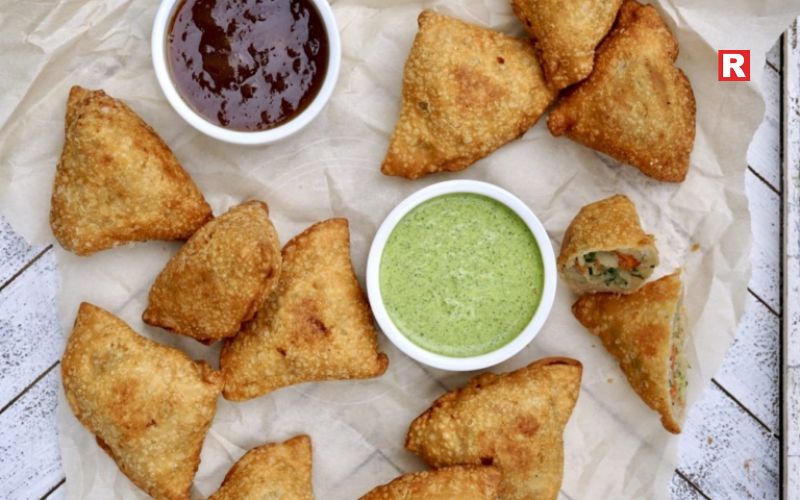 Samosa with Chutney