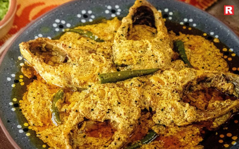Shorshe Ilish (Hilsa Fish in Mustard Gravy)