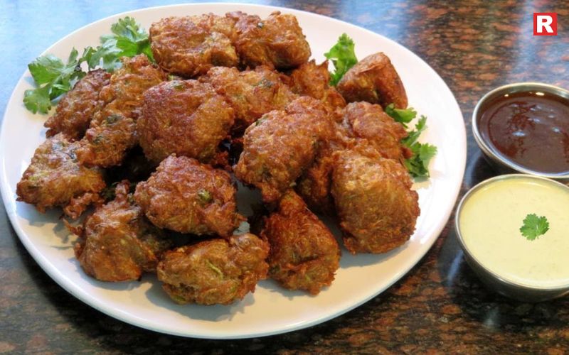Singhare Ke Pakode – Crispy and Addictive