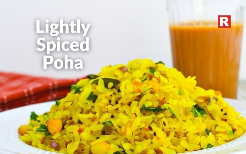 4. Lightly Spiced Poha (The Quickest High-Fiber Fix)