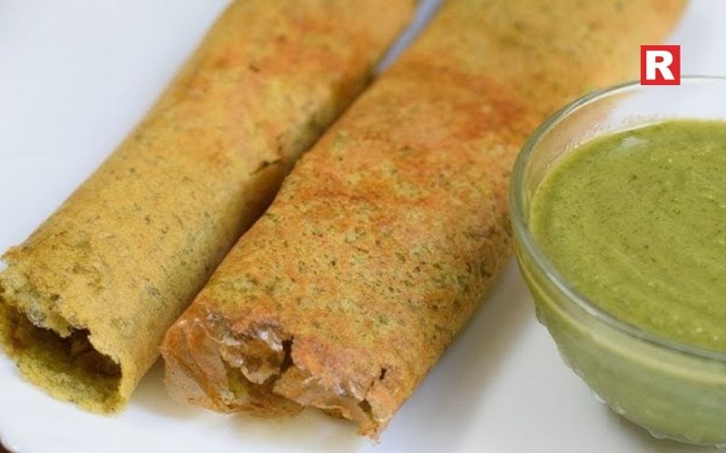 2. Sprouted Moong & Oats Cheela