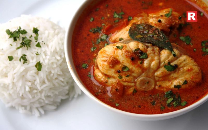 1. Pondicherry Fish Curry (Meen Kuzhambu)