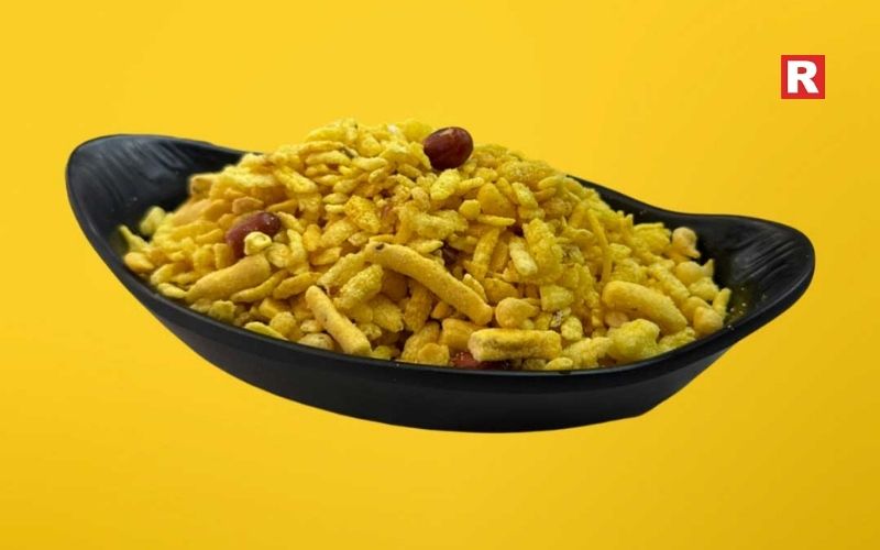 7. Khatta Mitha Mixture (Sweet & Tangy Namkeen)